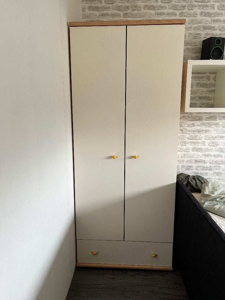 Foto 4 van Gratis afhalen bureau & kledingkast