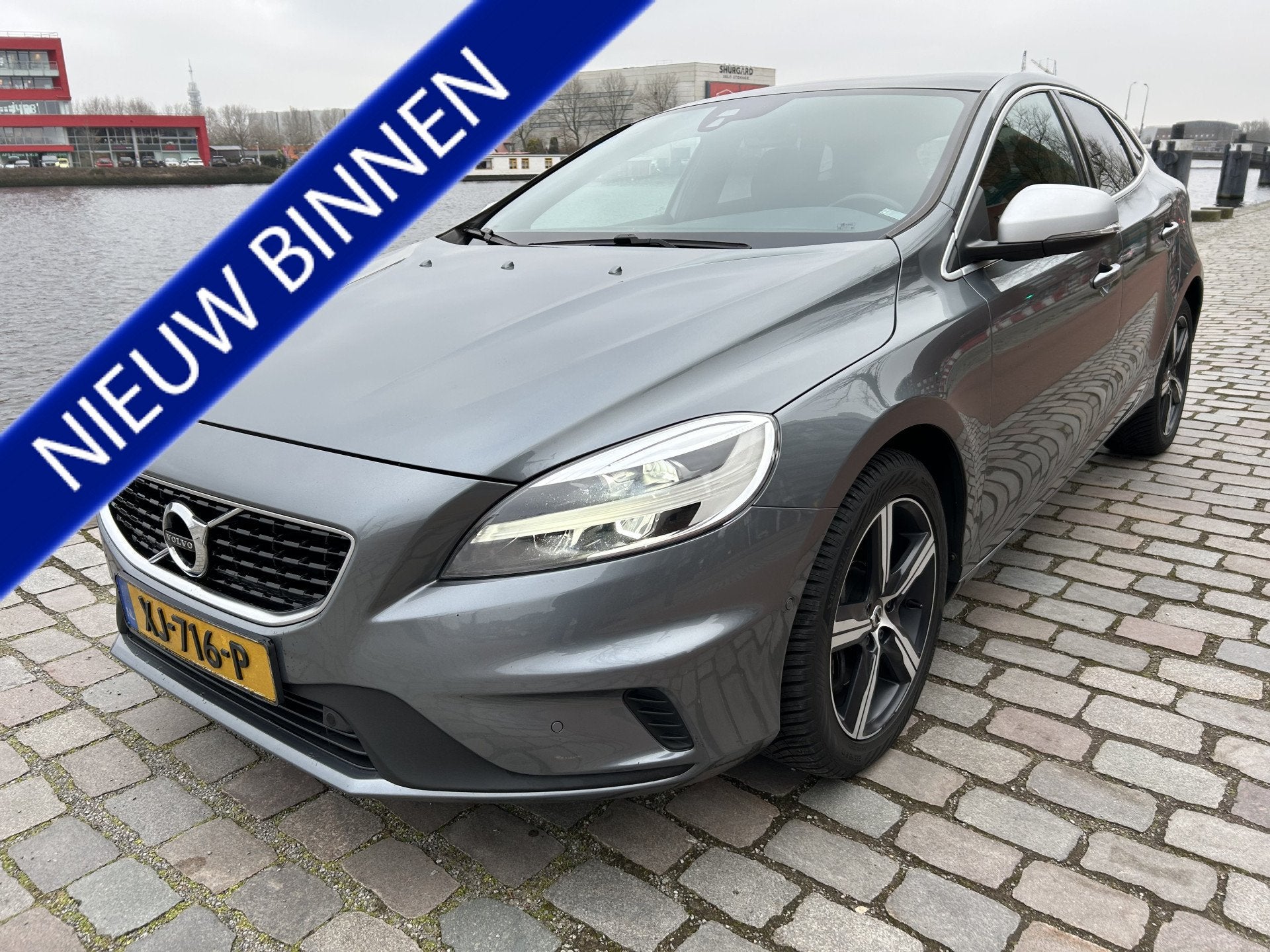 Volvo V40 1.5 T3 Polar+ Sport R design Panodak navi ecc, 4 cilinders, 700 kg, Origineel Nederlands, Bedrijf