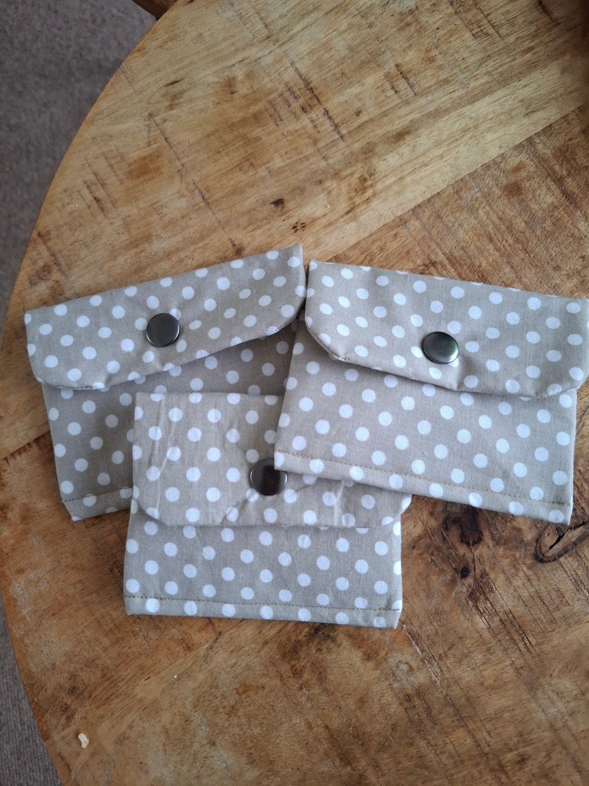 Beursjes, Make-up tasjes. Beige polkadot. Handgemaakt., Gehele gezicht, Beige, Nieuw, Ophalen of Verzenden