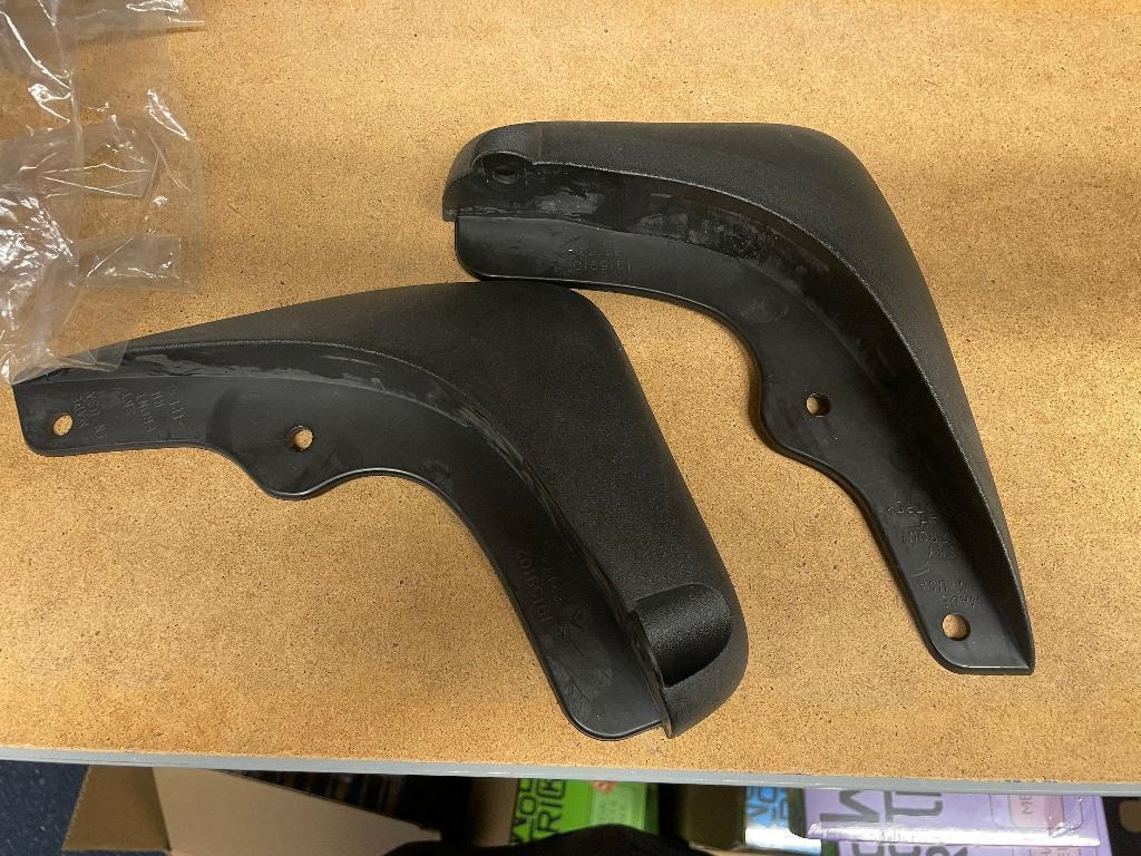 NIEUW! Saturn Sky Splash Guards €31,99, Auto diversen, Ophalen of Verzenden