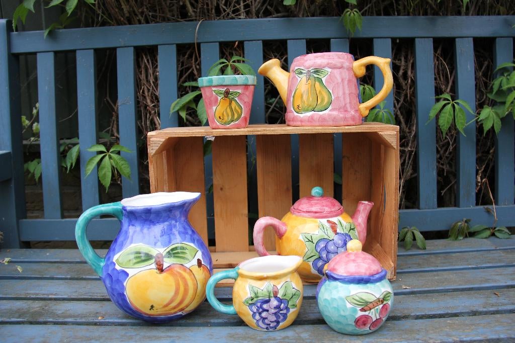 Vrolijk en kleurrijk servies., Huis en Inrichting, Keuken | Servies, Gebruikt, Overige typen, Overige stijlen, Aardewerk, Ophalen of Verzenden
