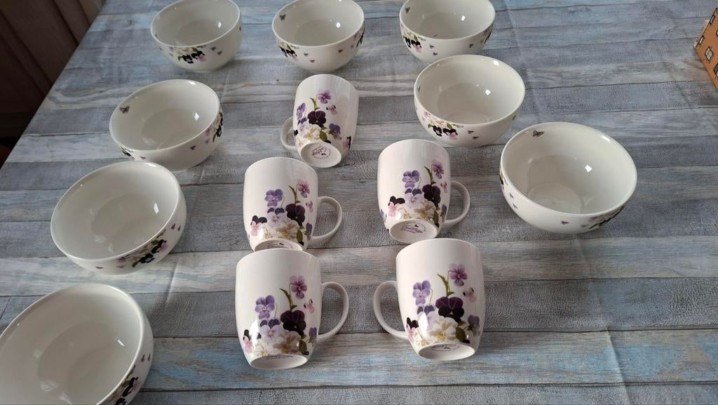 Cottage garden Vlinders en viooltjes servies, Ophalen of Verzenden, Zo goed als nieuw, Overige stijlen, Kom(men)
