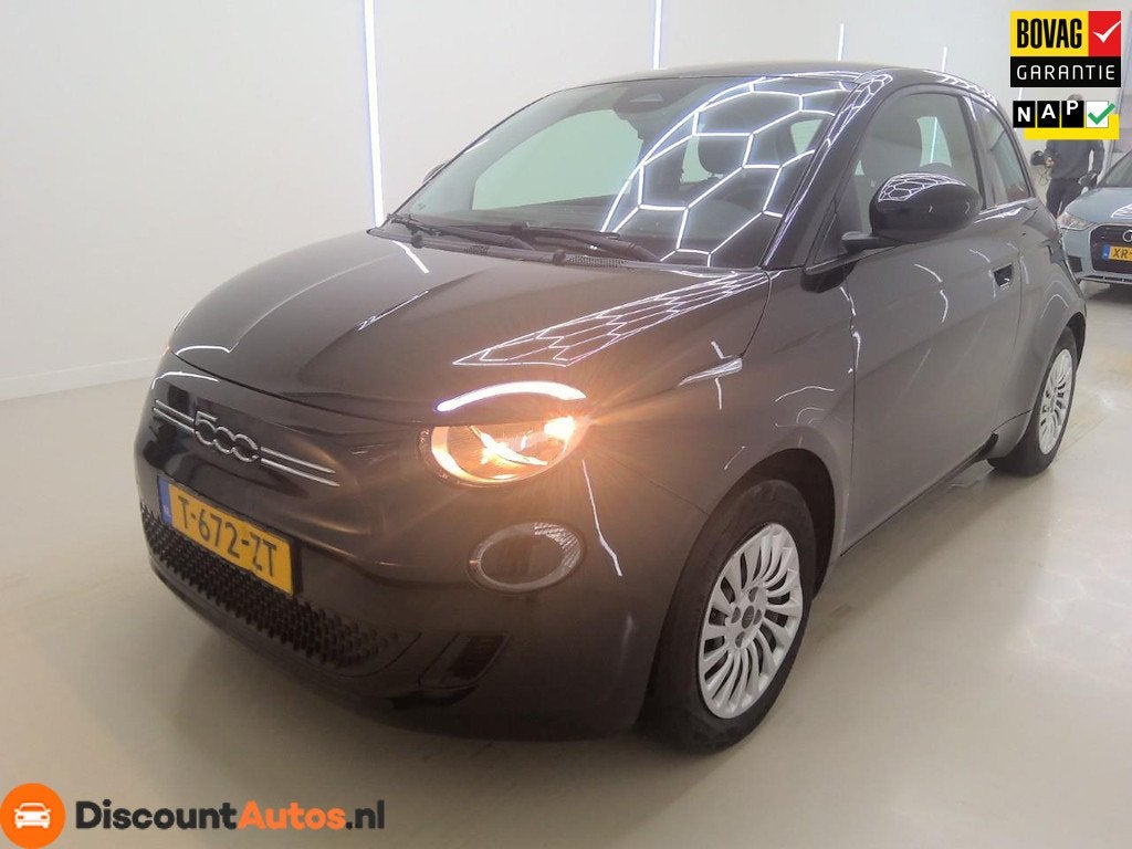 Fiat 500 Urban 42 kWh CarPlay, Auto's, 118 pk, 4 stoelen, Zwart, Origineel Nederlands