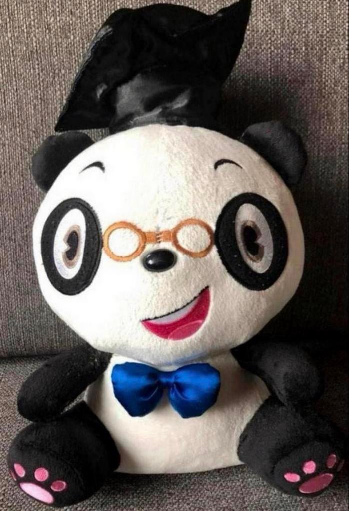 Schattige afstudeer panda knuffel met bril en strik EXAMEN, Overige merken, Overige karakters, Beer, Ophalen of Verzenden