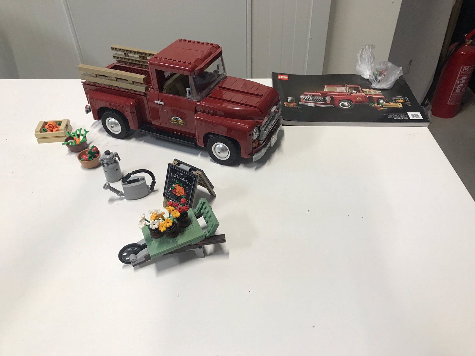 Lego 10290 Pickup Truck compleet met boekjeen reserve stenen, Ophalen, Zo goed als nieuw