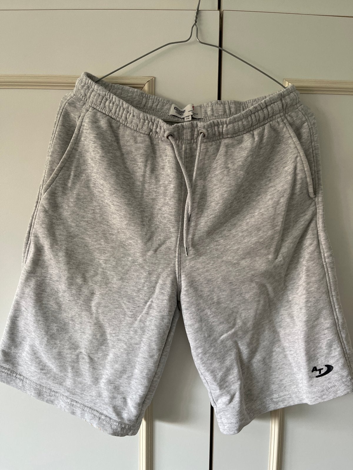 America Today grijze sweatshorts maat 170/176, Ophalen of Verzenden, Zo goed als nieuw, Overige maten, Grijs
