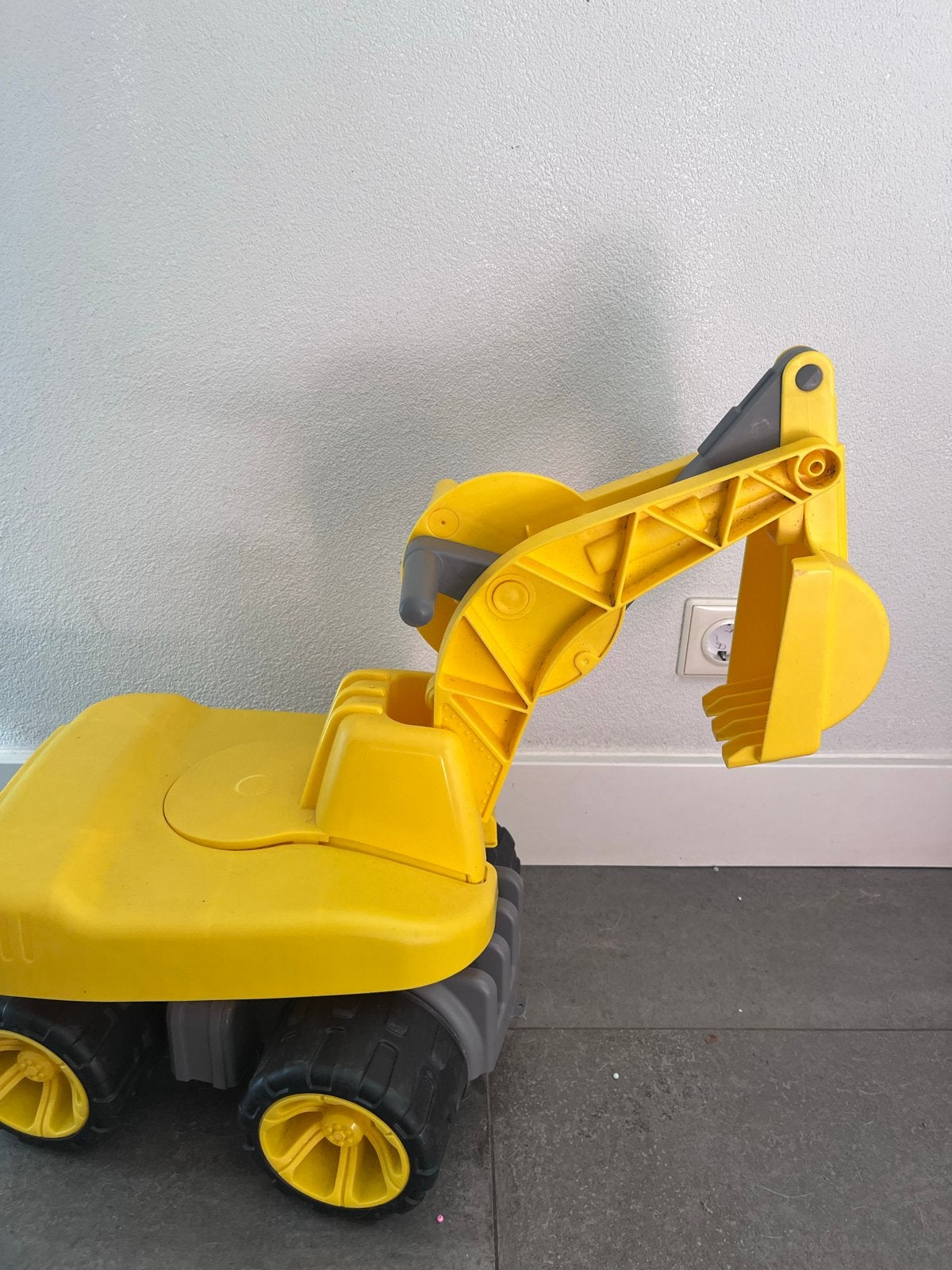Gele kinder graafmachine loopauto, Ophalen, Gebruikt