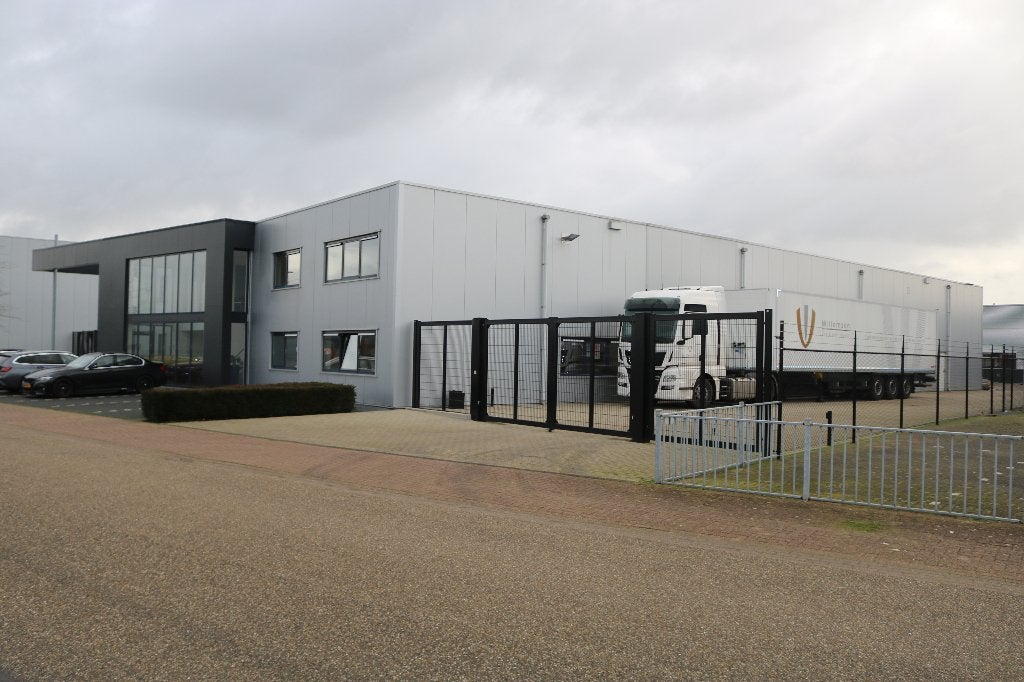 WIJ KOPEN: Staalconstructies & Tweedehands Bedrijfspanden, Ophalen, Zo goed als nieuw