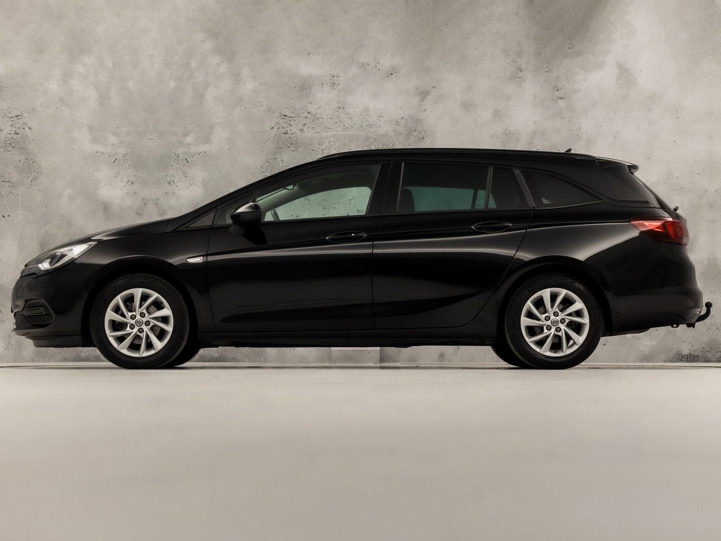 Opel Astra Sports Tourer 1.2 Elegance Sport (APPLE CARPLAY,, Auto's, Opel, Voorwielaandrijving, 12 maanden, 1199 cc, Leder en Stof