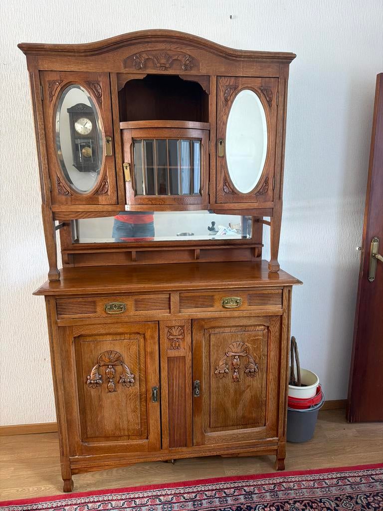 Prachtige 2-delige kast met authentiek houtsnijwerk, Antiek en Kunst, Ophalen