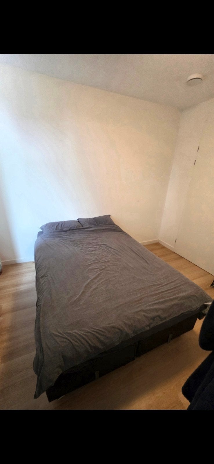 Te koop: Boxspring met gloednieuw matras, Ophalen, 140 cm, 210 cm, Zwart