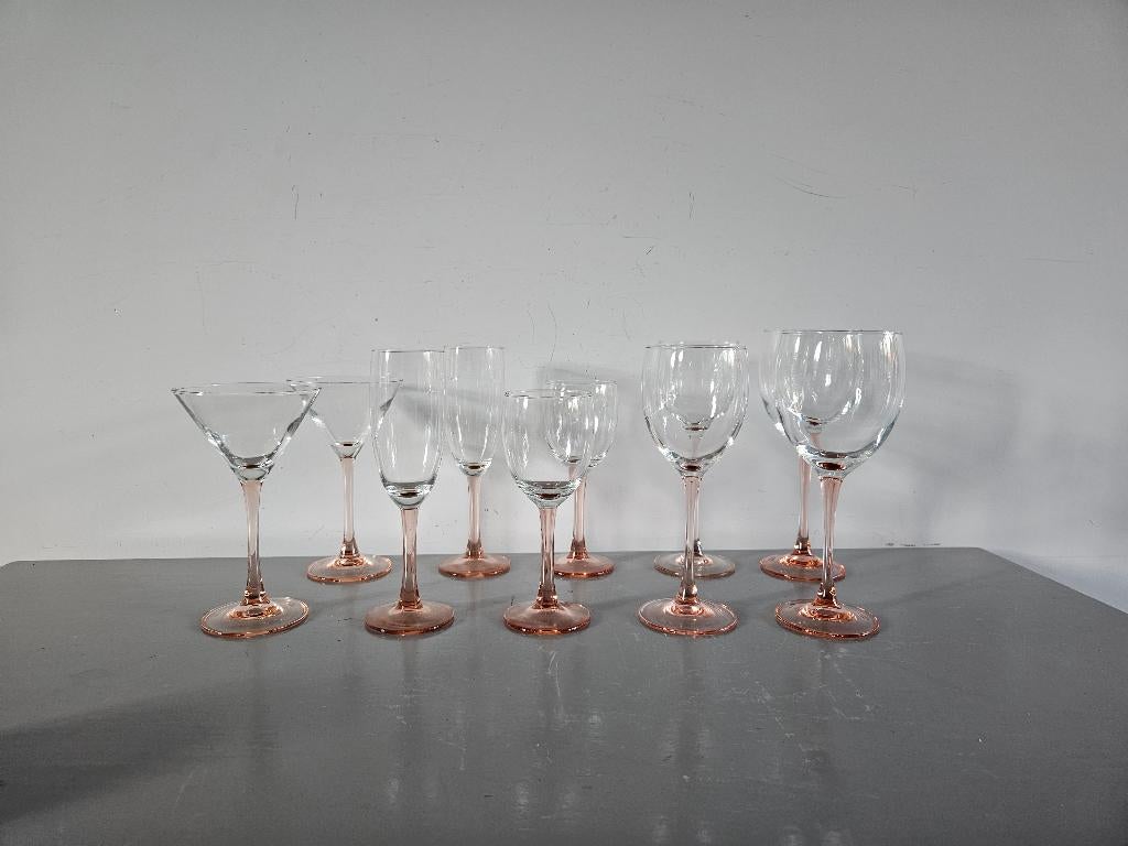 Luminarc glazen met roze poot, Verzamelen, Glas en Borrelglaasjes, Zo goed als nieuw, Frisdrankglas, Ophalen of Verzenden