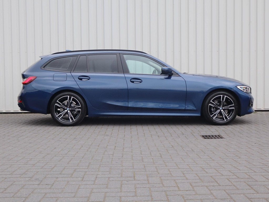 BMW 3-serie Touring 318i 156pk AUT Executive Edition | Sport, Auto's, Automaat, Achterwielaandrijving, Gebruikt, Blauw