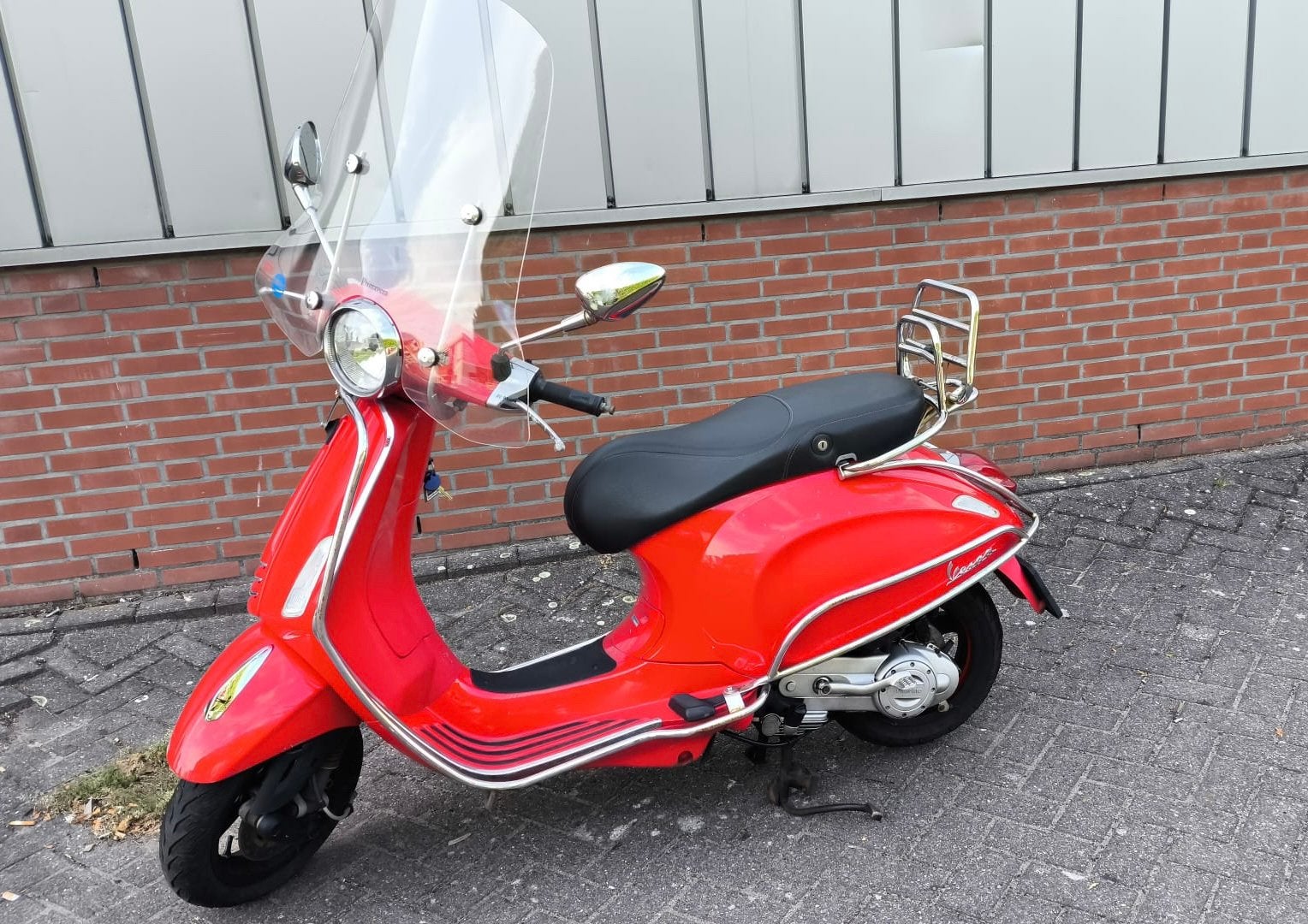 Foto 3 van Vespa primavera, blauw kenteken