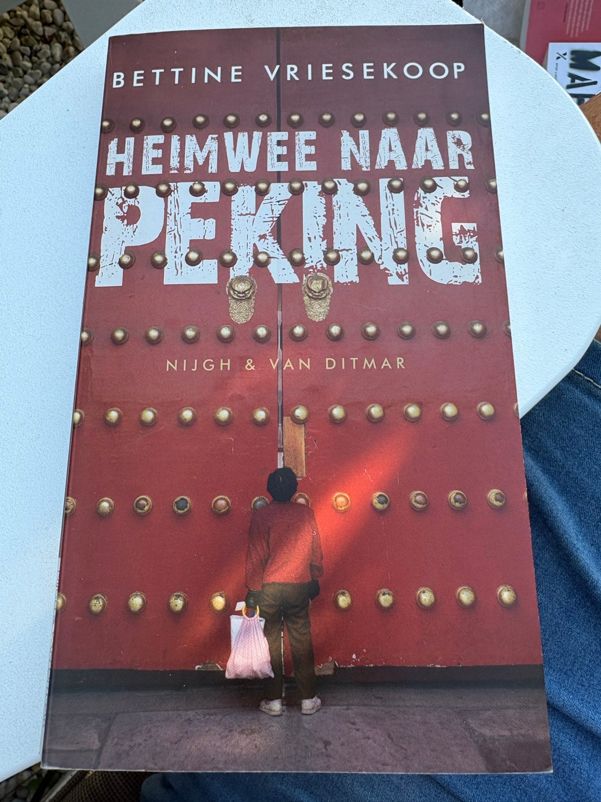 Heimwee naar Peking - Bettine Vriesekoop (Zo goed als nieuw), Ophalen of Verzenden, Zo goed als nieuw, Nederland