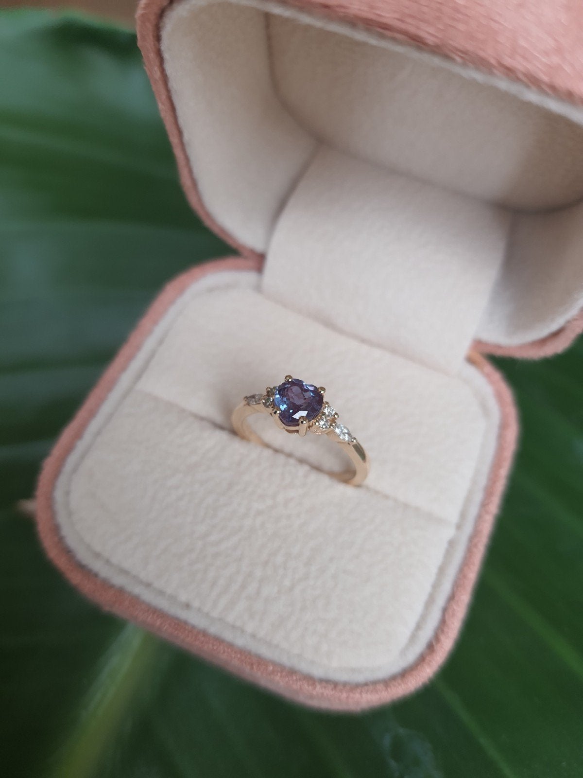 14k Gouden Ring met Hartvormige Lab Alexandriet & Diamanten, Sieraden, Tassen en Uiterlijk, Verzenden, Dame, Goud, Goud