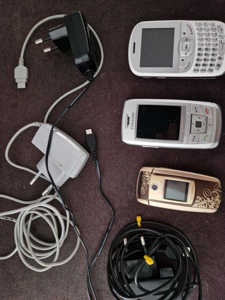Samsung 2x  mobiele telefoon, Telecommunicatie, Mobiele telefoons | Overige merken, Ophalen, Geen camera