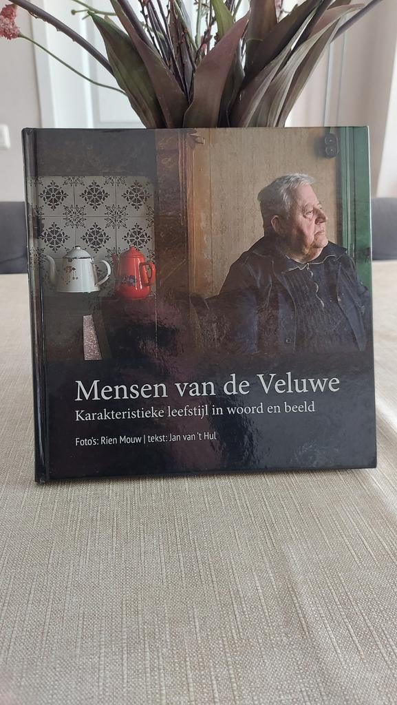 Mensen van de Veluwe - Karakteristieke leefstijl, Ophalen of Verzenden, 20e eeuw of later, Zo goed als nieuw, Rien Mouw, Jan van 't Hul