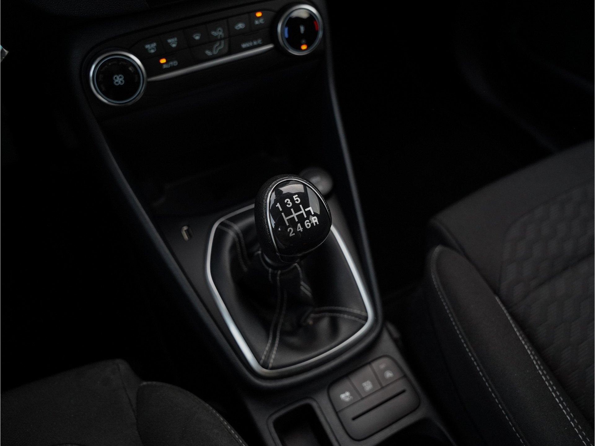 Foto 34 van Ford Fiesta 100pk EcoBoost Titanium |Climate Control |Apple