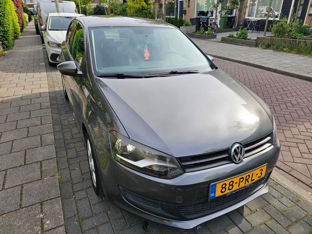 Volkswagen Polo 1.4 63KW AUT 2011 Grijs, Auto's, Volkswagen, 40 €/maand, 4 cilinders, Origineel Nederlands, Particulier