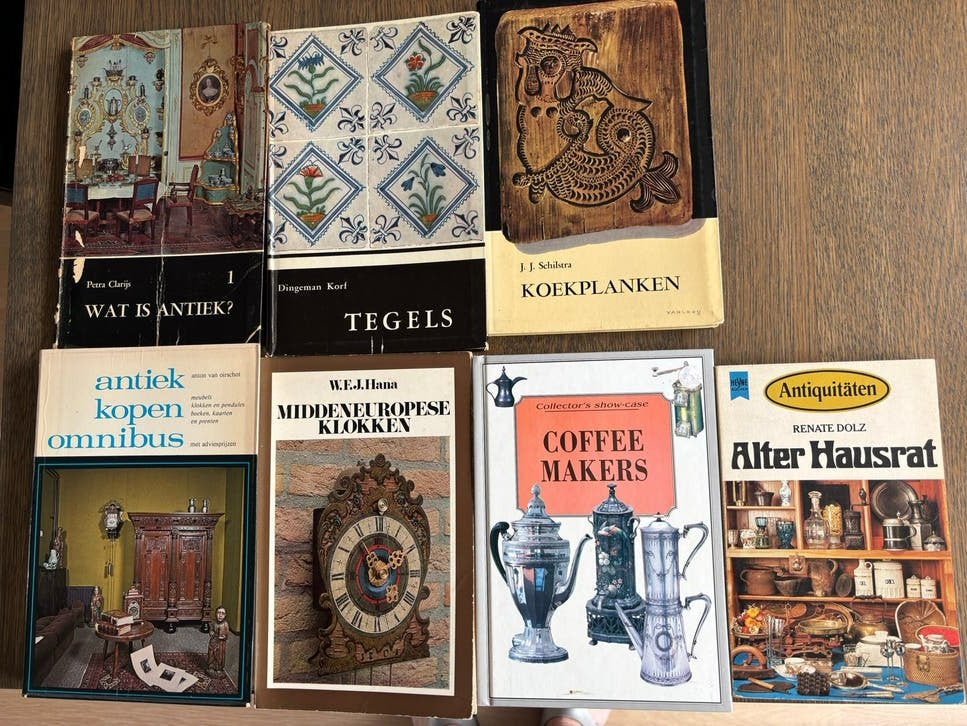 Collectie boeken: Antiek, Koekplanken, Tegels, Klokken, Koff, Ophalen of Verzenden, Gelezen, Overige onderwerpen