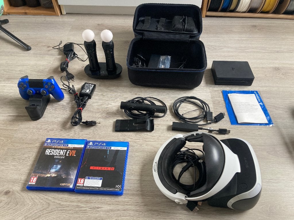 PlayStation VR V2 met accessoires en laders, Spelcomputers en Games, Ophalen of Verzenden, Zo goed als nieuw, VR-bril, Sony PlayStation
