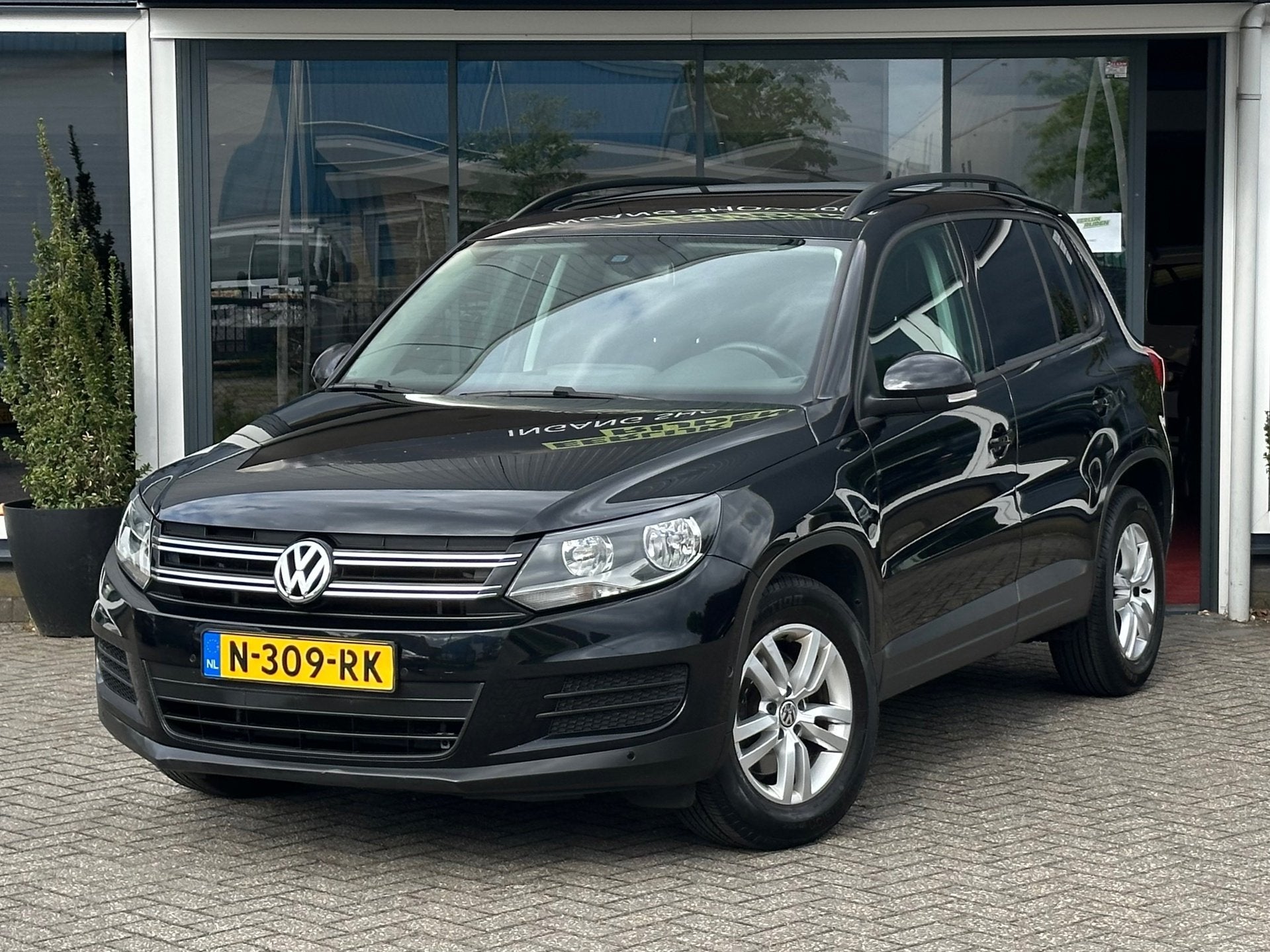 Volkswagen Tiguan 1.4 TSI Connected Series / Pano / Airco, Voorwielaandrijving, 125 pk, Gebruikt, Euro 6