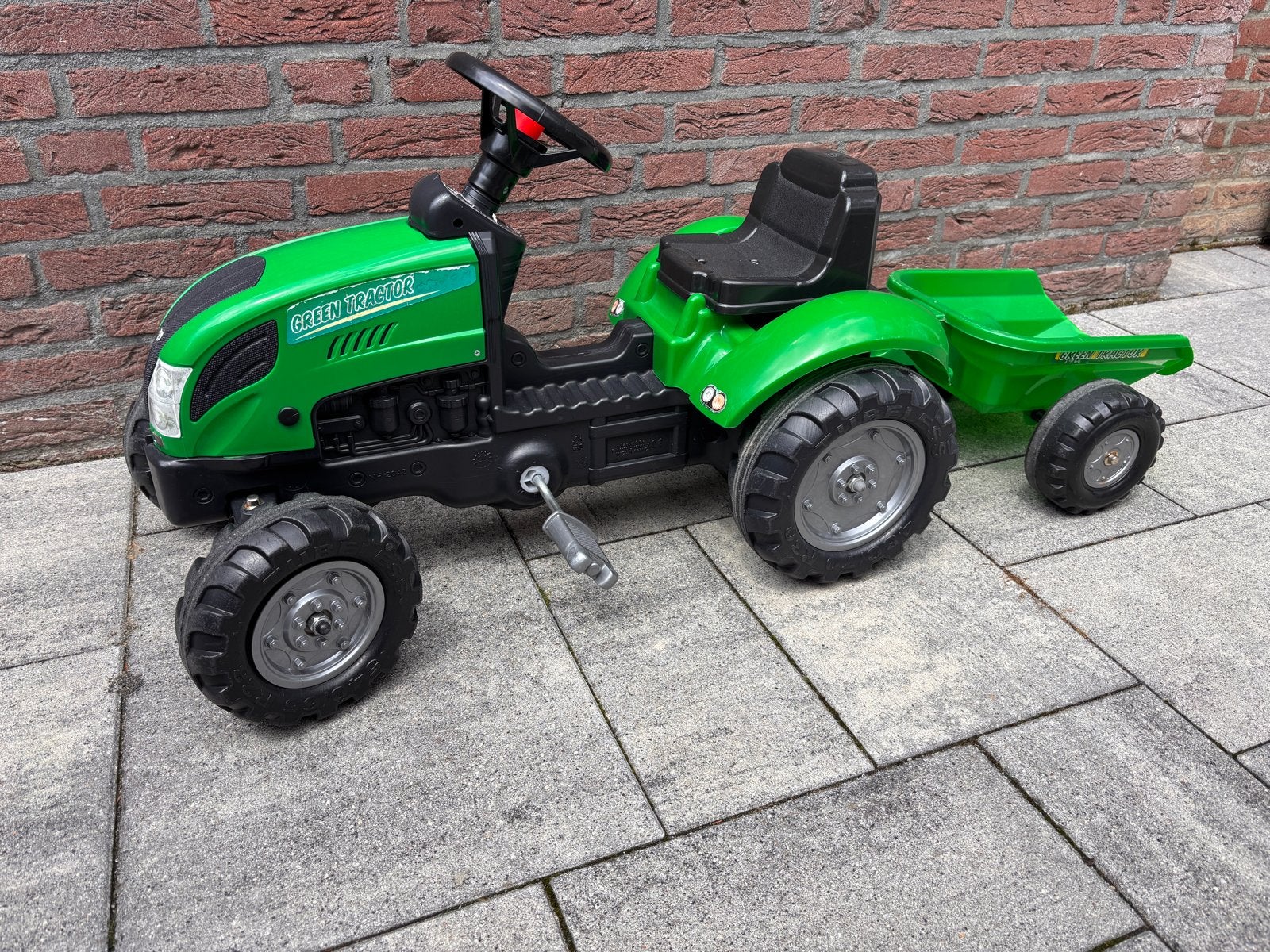 Groene trap tractor met aanhanger, Kinderen en Baby's, Speelgoed | Buiten | Voertuigen en Loopfietsen, Ophalen, Gebruikt, Trapvoertuig