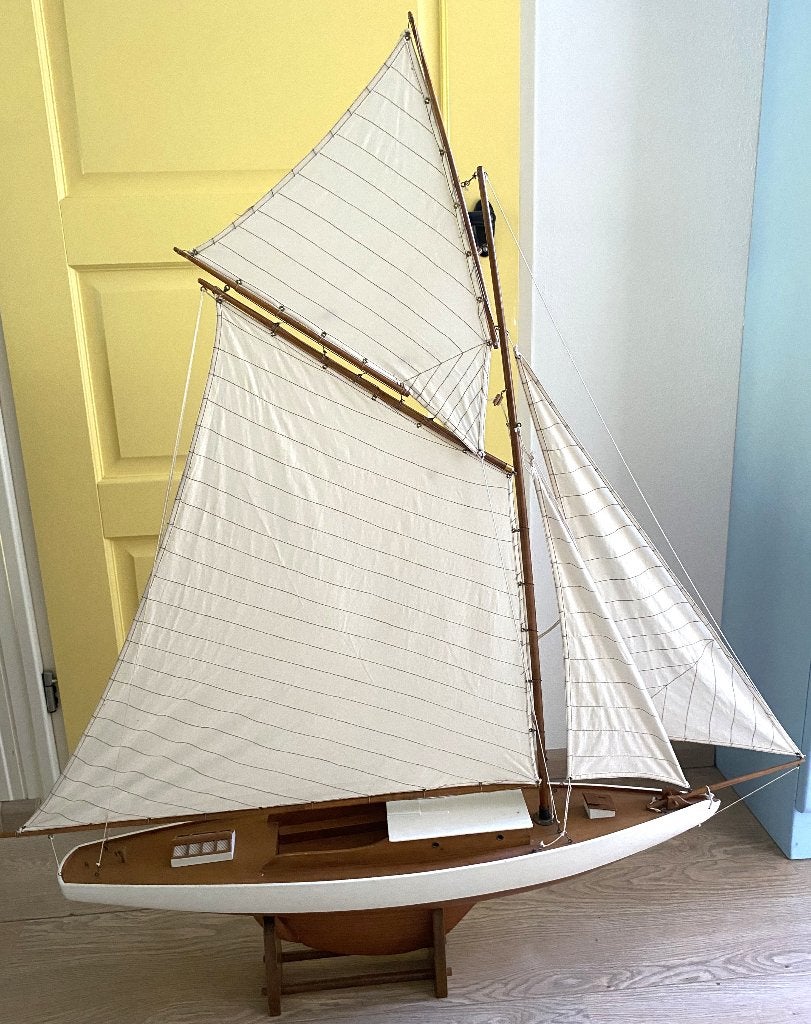 Leuke Grote Model Zeilboot - vintage Columbia antiek, Hobby en Vrije tijd, Ophalen, Zo goed als nieuw, Groter dan 1:32
