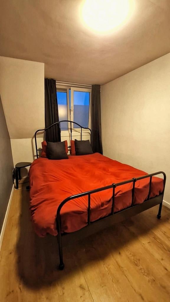 Tweepersoonsbed 140x200 met lattenbodem (eventueel) matras, Ophalen, Gebruikt, Zwart, Tweepersoons