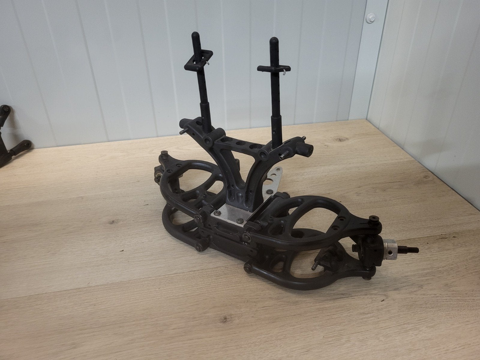 Fg monstertruck voor ophanging, Ophalen of Verzenden, Overige schalen, Benzine, Onderdeel