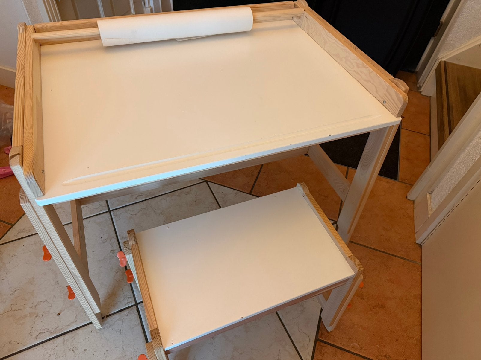Flisat kinderbureau en bankje, Ophalen, Gebruikt, Tafel(s) en Stoel(en)