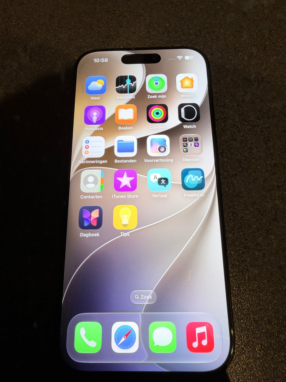 Foto 4 van Apple iPhone 16 Pro 128GB Black Titanium
