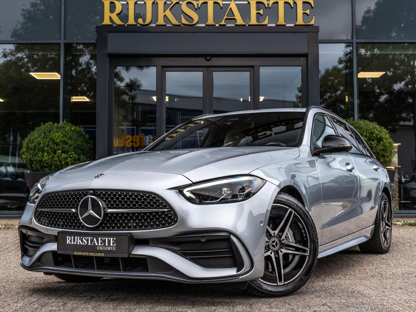Mercedes C-klasse Estate C300e AMG|BURMESTER|ACC|TREKHAAK, Auto's, Automaat, Dealer onderhouden, Achterwielaandrijving, Euro 6