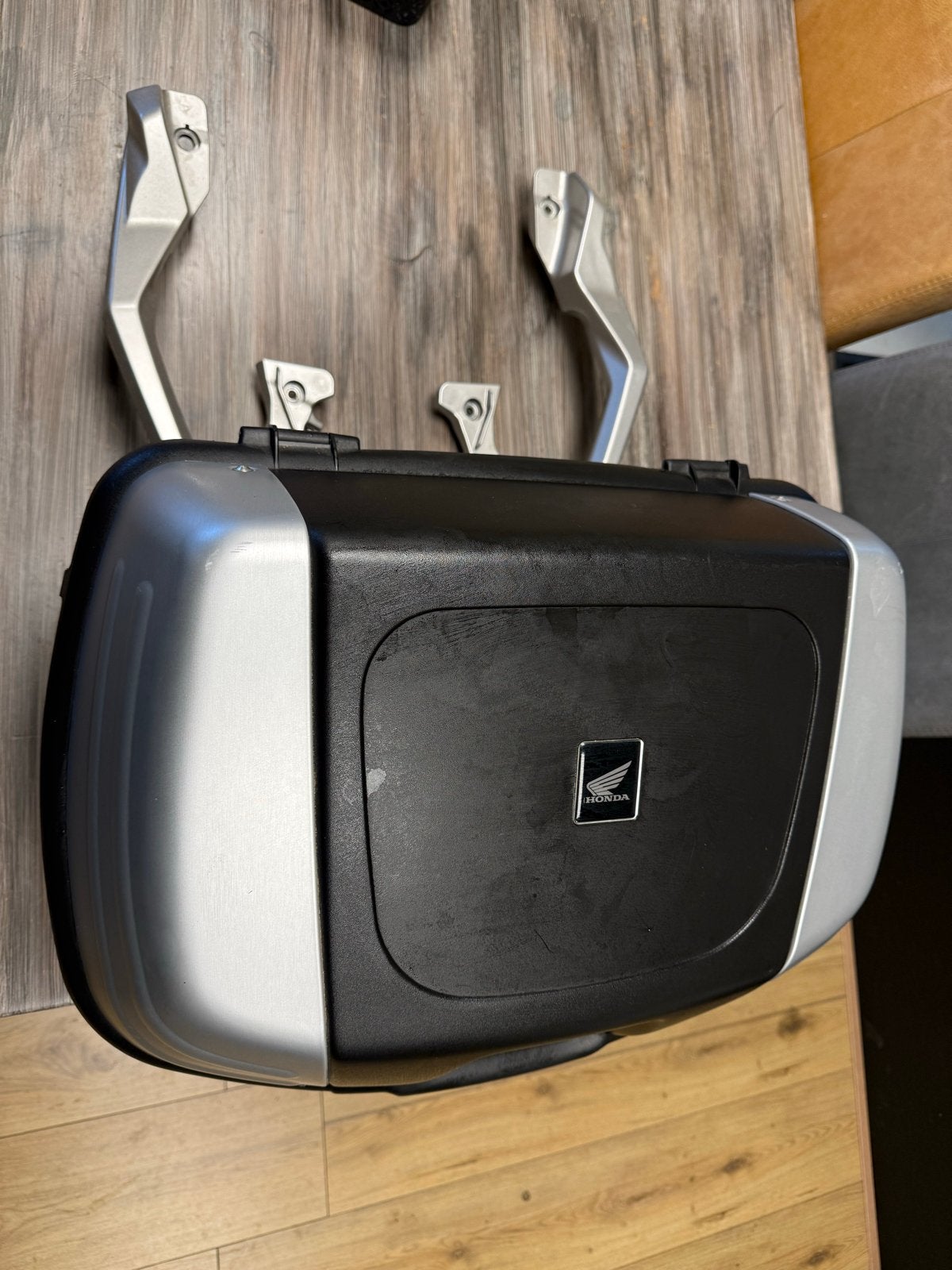 Originele Honda X-ADV Topkoffer met 2 sleutels + beugel, Ophalen of Verzenden, Gebruikt