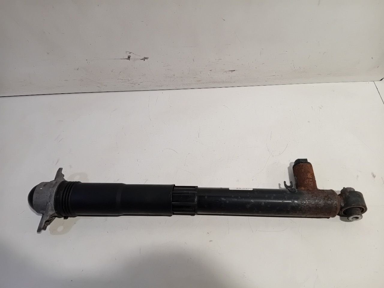 Schokbreker rechts achter Volkswagen Golf, Onderdelen@venauto.nl, Van der Ven Autorecycling B.V., Gebruikt, Ettenseweg 76, 4706 PB Roosendaal, The Netherlands