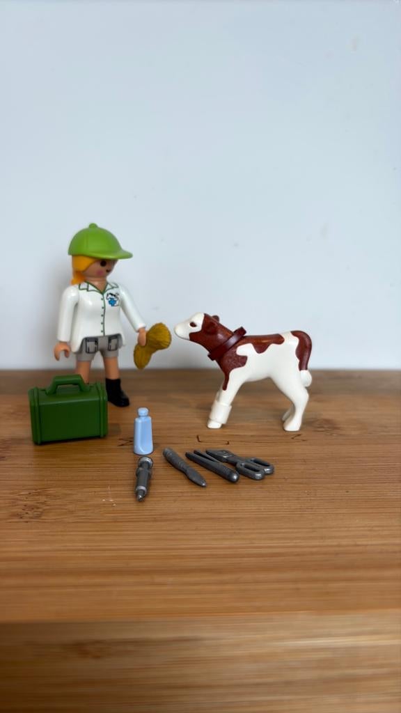 Playmobil dierenarts met kalf (70252), Ophalen of Verzenden, Zo goed als nieuw