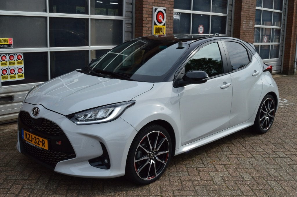Toyota Yaris 1.5 Hyb. GR Sport Camera / Climate / Cruise Con, Auto's, Dealer onderhouden, 450 kg, Gebruikt, 1490 cc