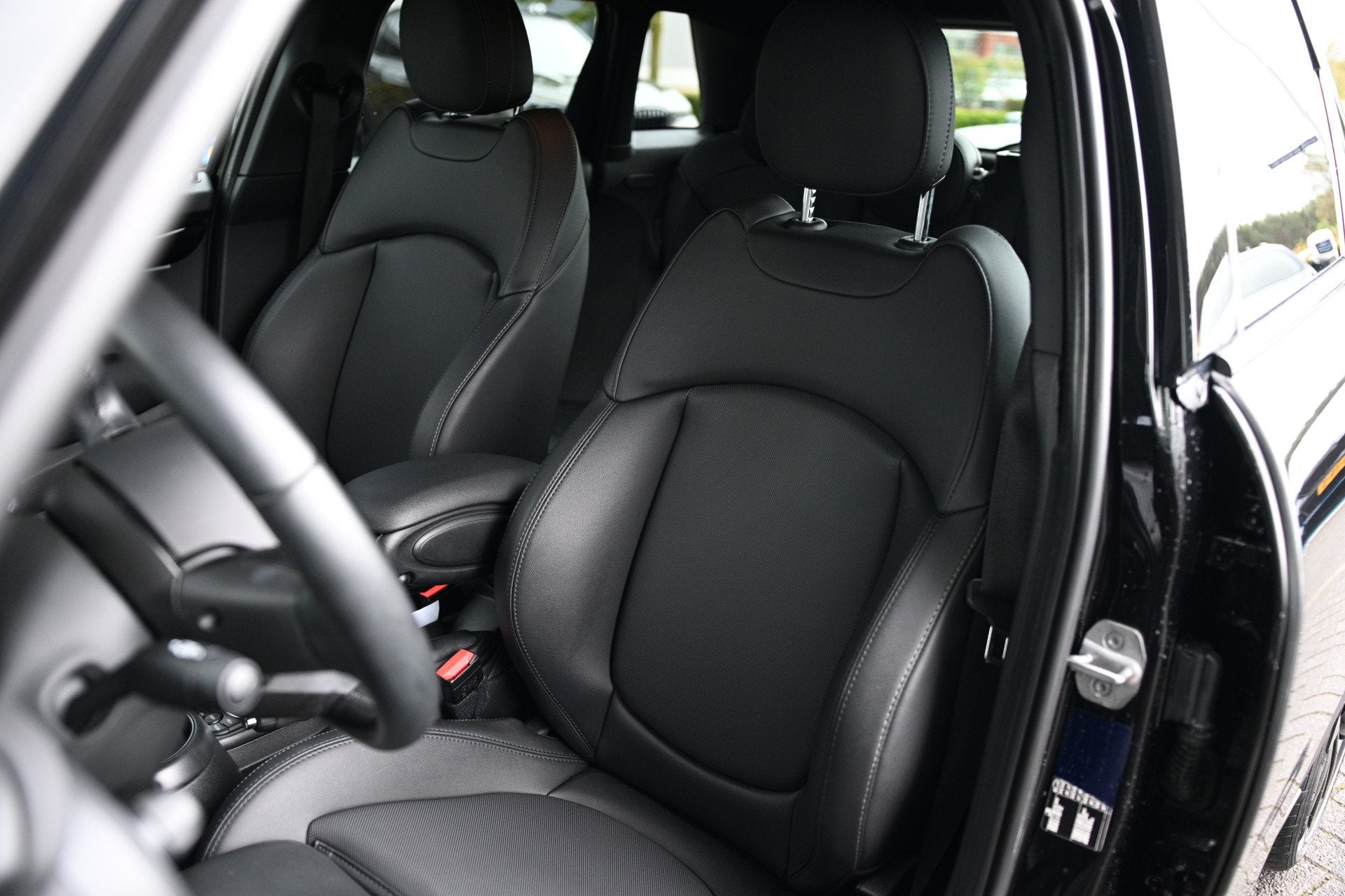 MINI Hatchback Cooper Classic Camden Automaat / Sportstoelen, Auto's, Dealer onderhouden, 136 pk, Met garantie (alle), Zwart