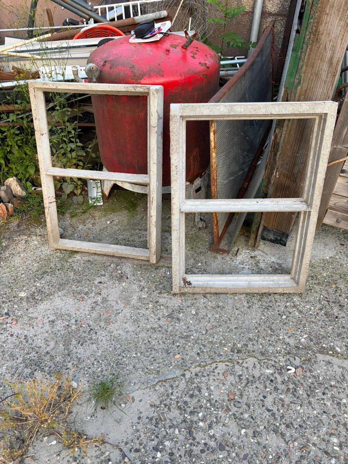 2 betonnen raamkozijnen 65x89 cm - Zelf ophalen, Doe-het-zelf en Verbouw, Glas en Ramen, Ophalen, Gevelraam of Ruit, Gebruikt