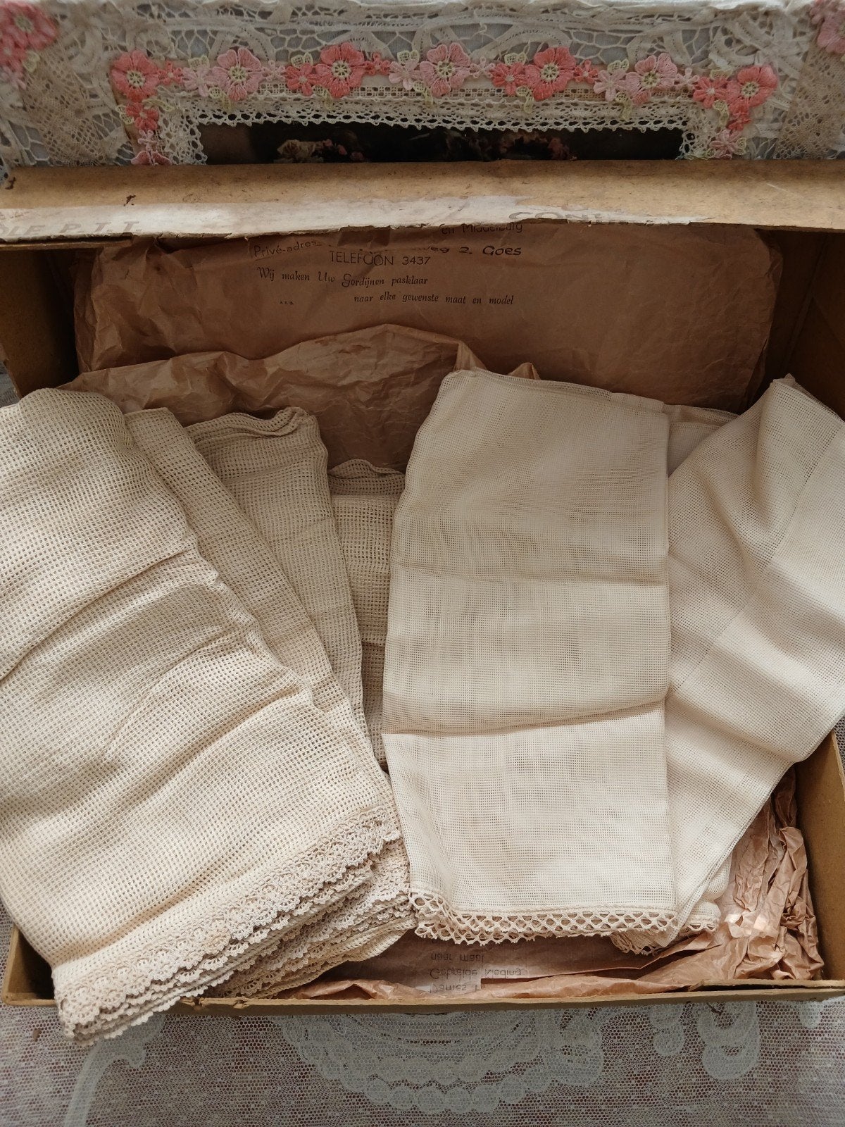 8 NIEUWE brocante gordijnen in originele doos, Verzenden