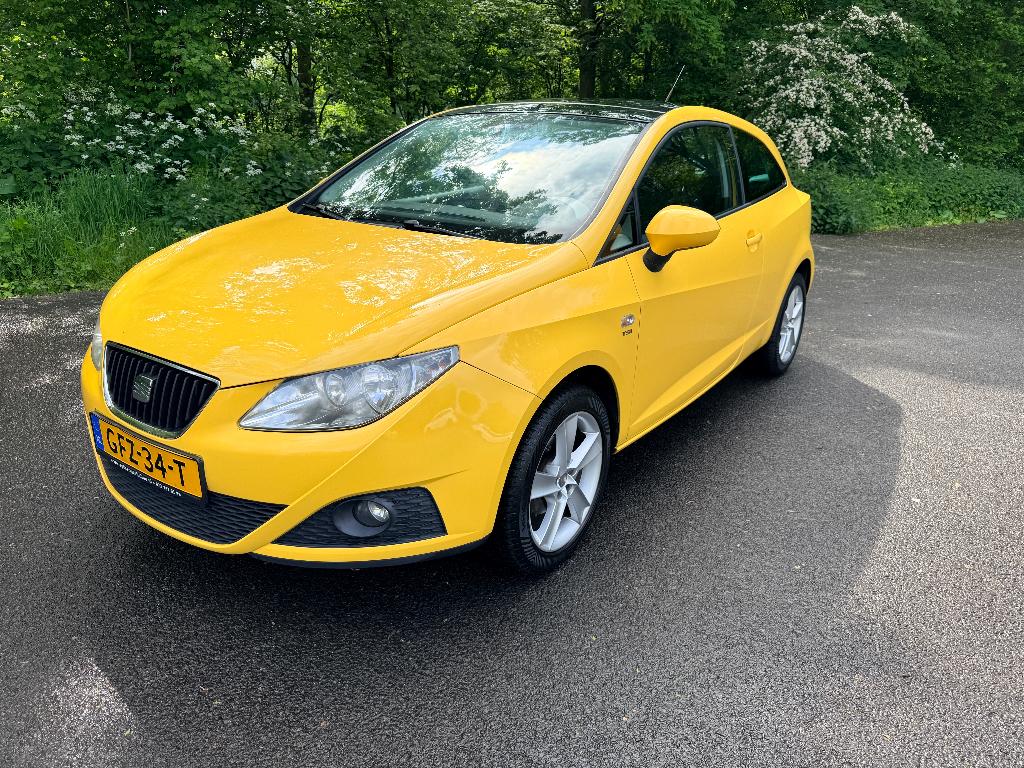 Seat Ibiza 1.2 TSI 77KW 2011 Geel nieuwe APK tot juli 2027, Auto's, Voorwielaandrijving, Euro 5, Stof, Zwart