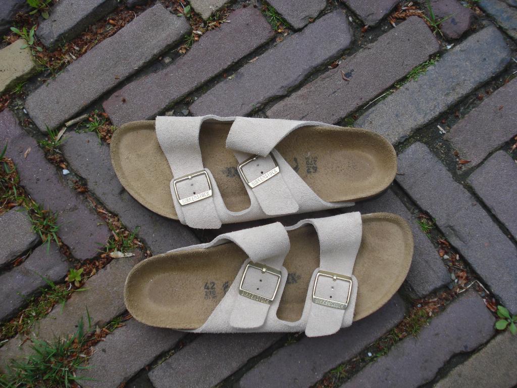 BIRKENSTOCK BEIGE NIEUW 42 NU GRATIS VERZENDING PER POST, Kleding | Dames, Schoenen, Slippers, Verzenden, Beige, Nieuw