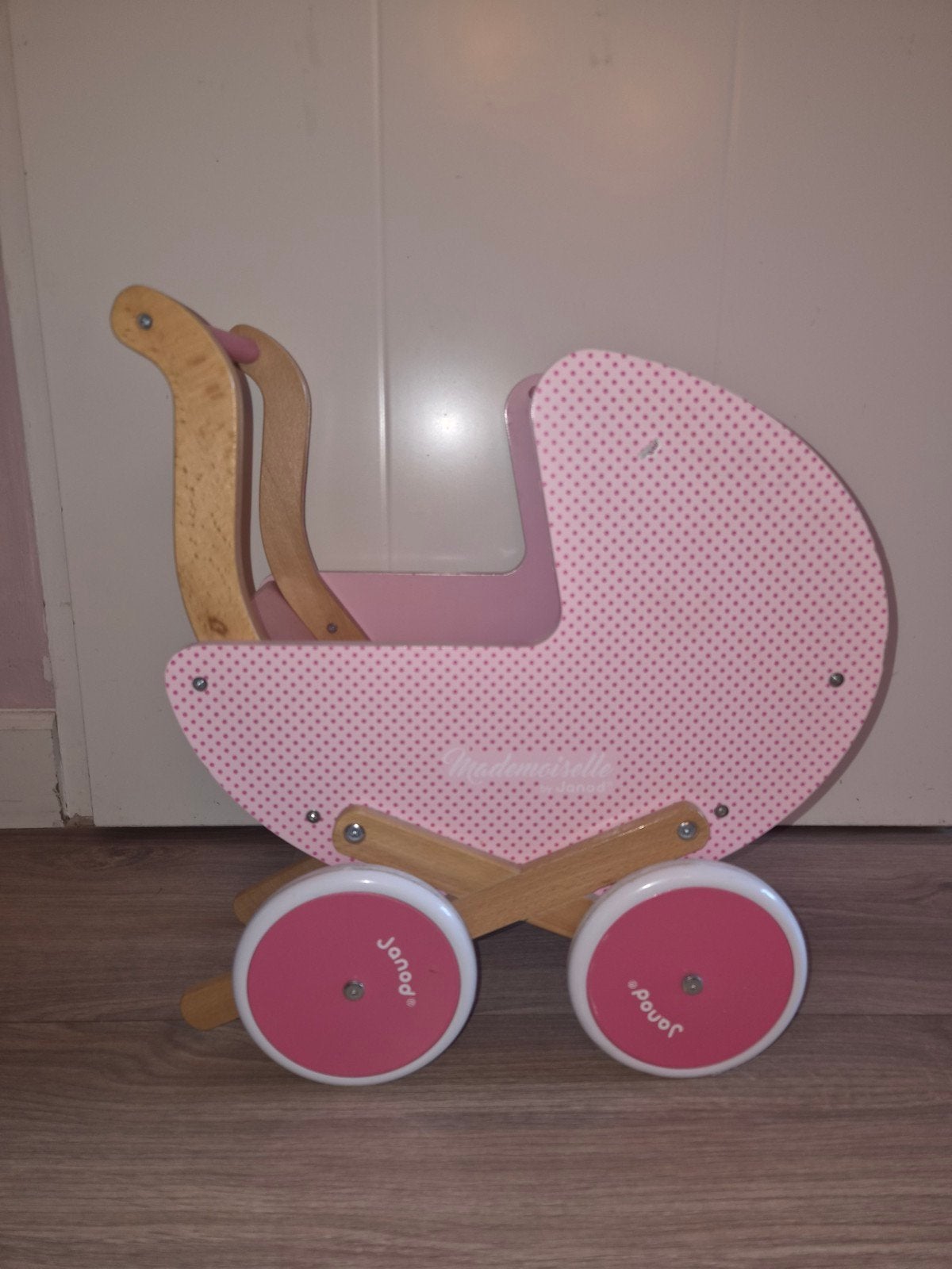 Janod Mademoiselle houten poppenwagen roze, Ophalen, Zo goed als nieuw