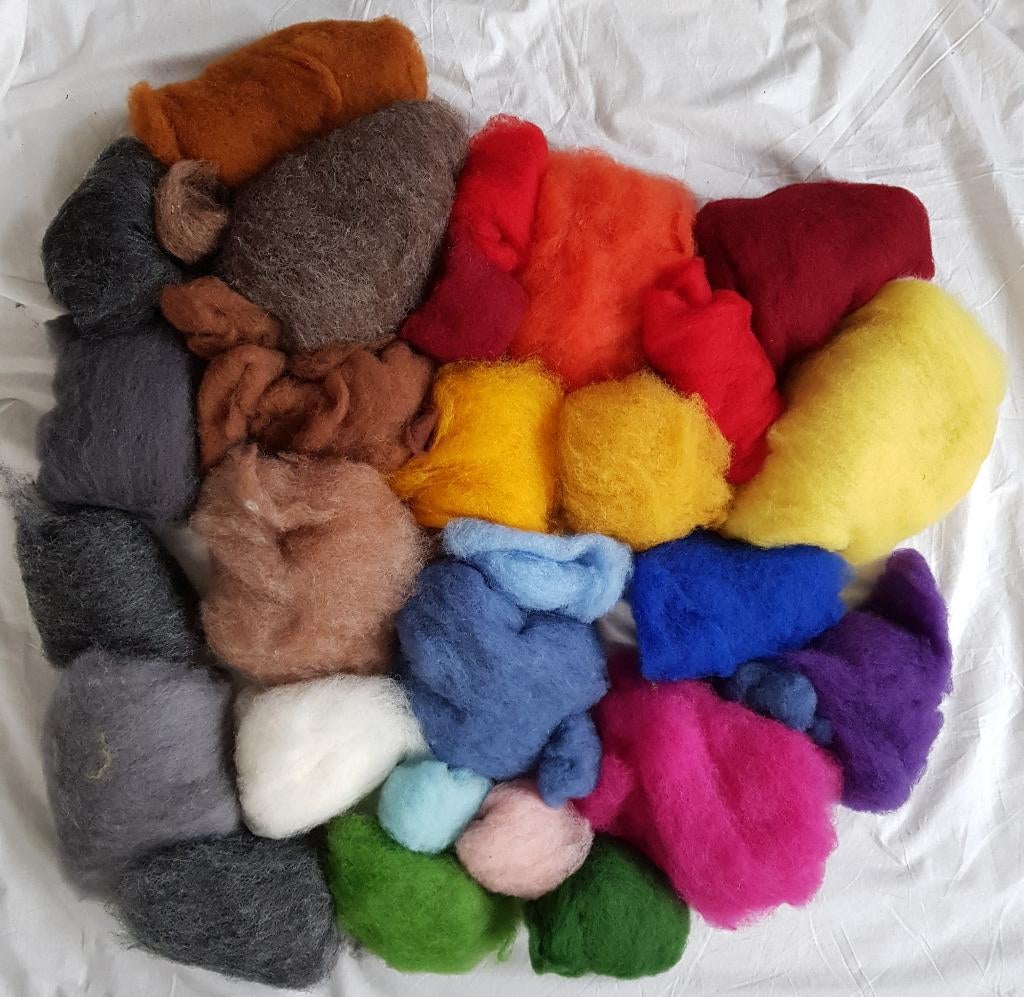 Assorti gekaarde wol 300 gram, Hobby en Vrije tijd, Vilt, Nieuw, Los Vilt, Ophalen of Verzenden