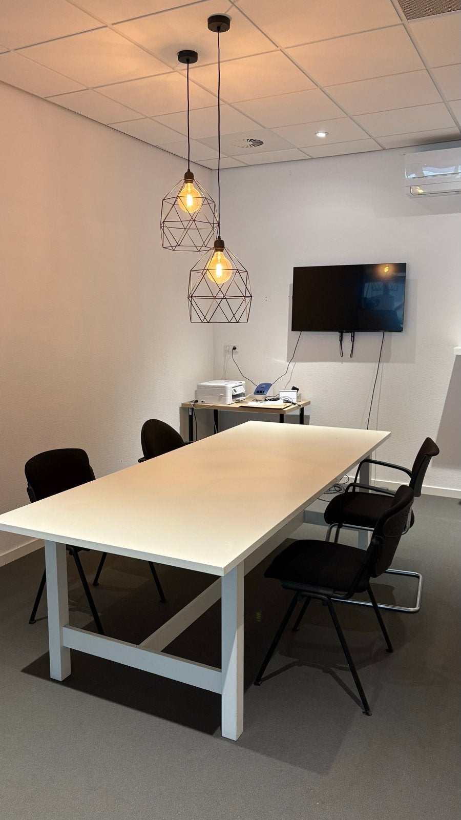 witte tafel 240x100 cm - Eettafel/Vergadertafel beschadigd, Huis en Inrichting, Tafels | Eettafels, Ophalen, Overige materialen