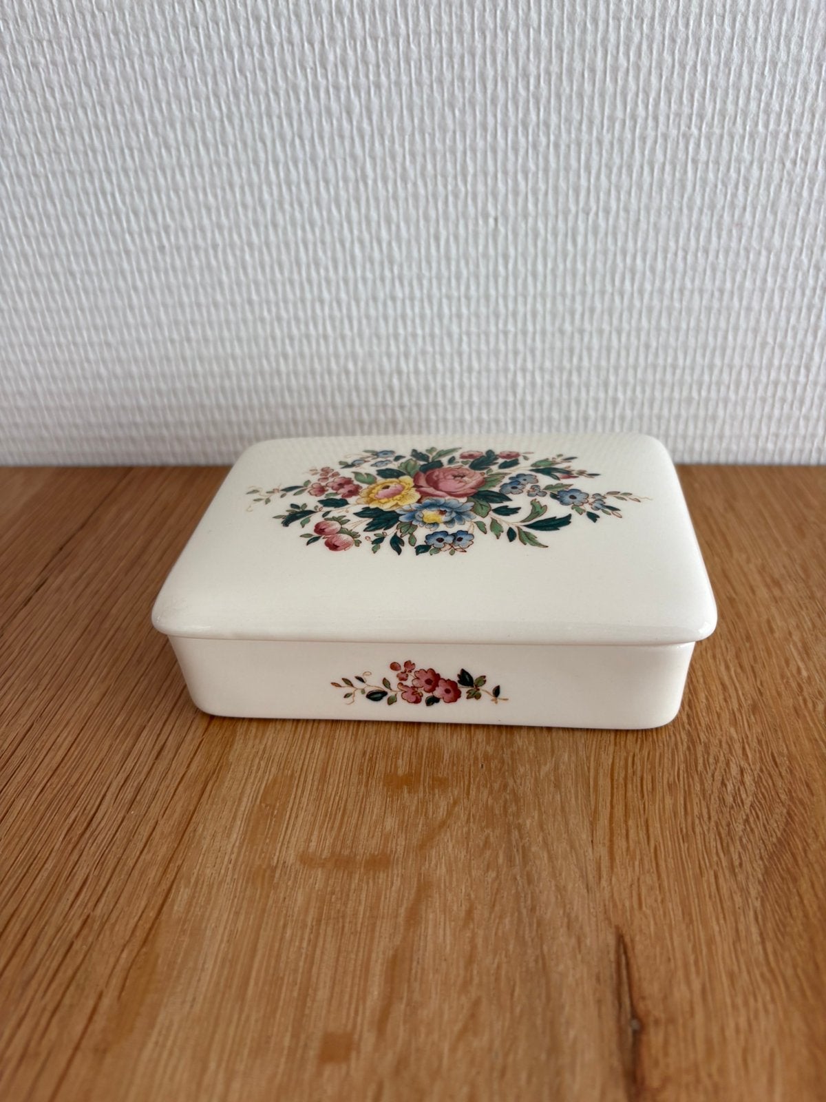 Wedgwood conway schaaltje (vintage), Ophalen of Verzenden, Zo goed als nieuw, Porselein, Schaal of Schalen