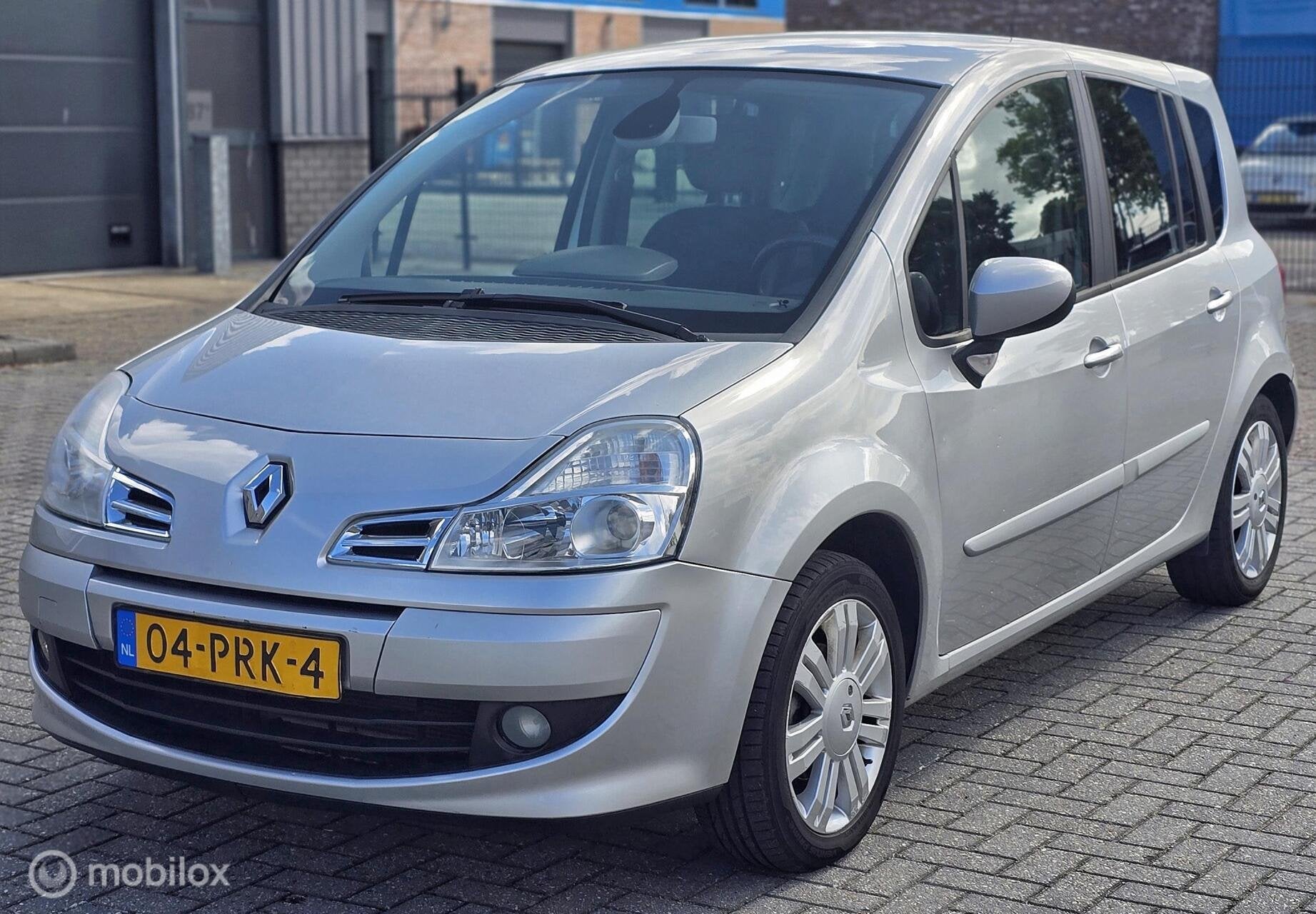 Renault Modus 1.6-16V Dynamique AUTOMAAT Trekhaak, Auto's, Euro 5, Gebruikt, Zwart, 4 cilinders