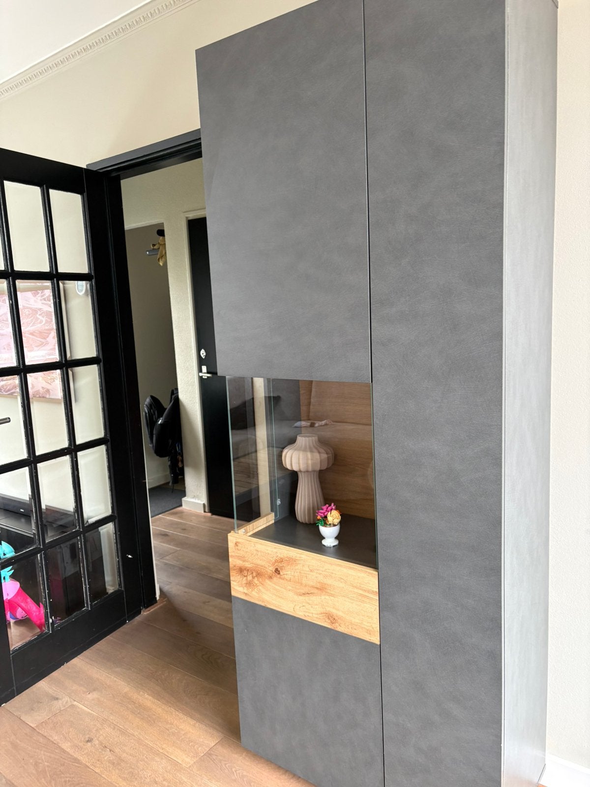 Grijze kast met veel opbergruimte, Huis en Inrichting, 200 cm of meer, Zo goed als nieuw, 25 tot 50 cm, 50 tot 100 cm