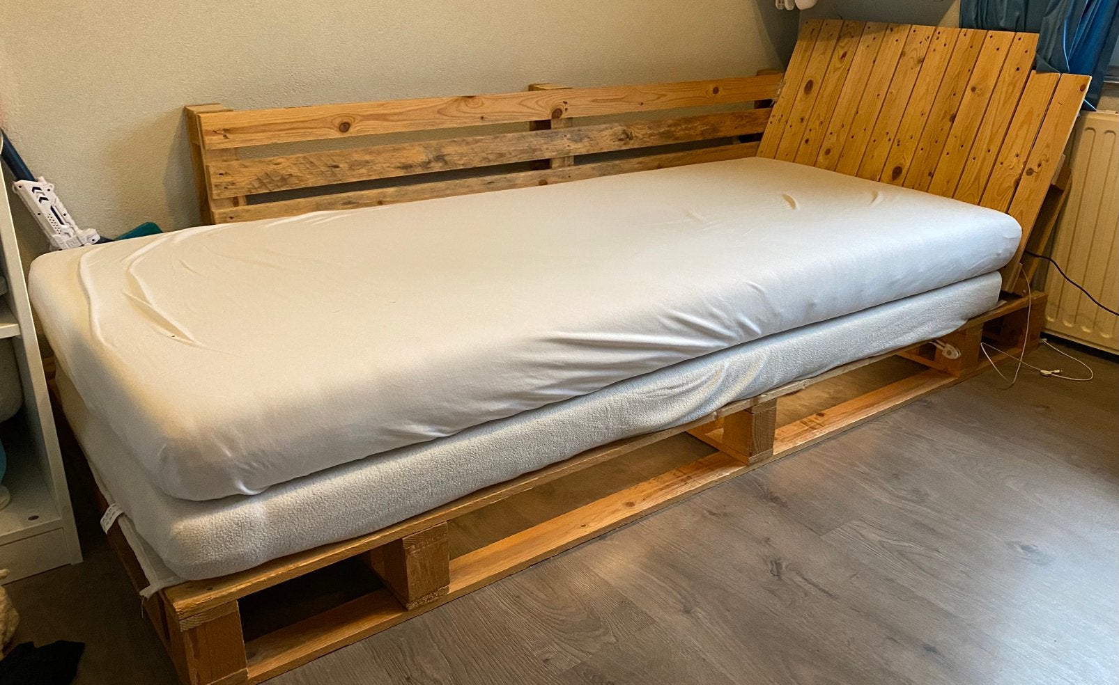 Palletbed 1 persoon 90 x 200, Huis en Inrichting, Ophalen, 90 cm, Eenpersoons, Zo goed als nieuw